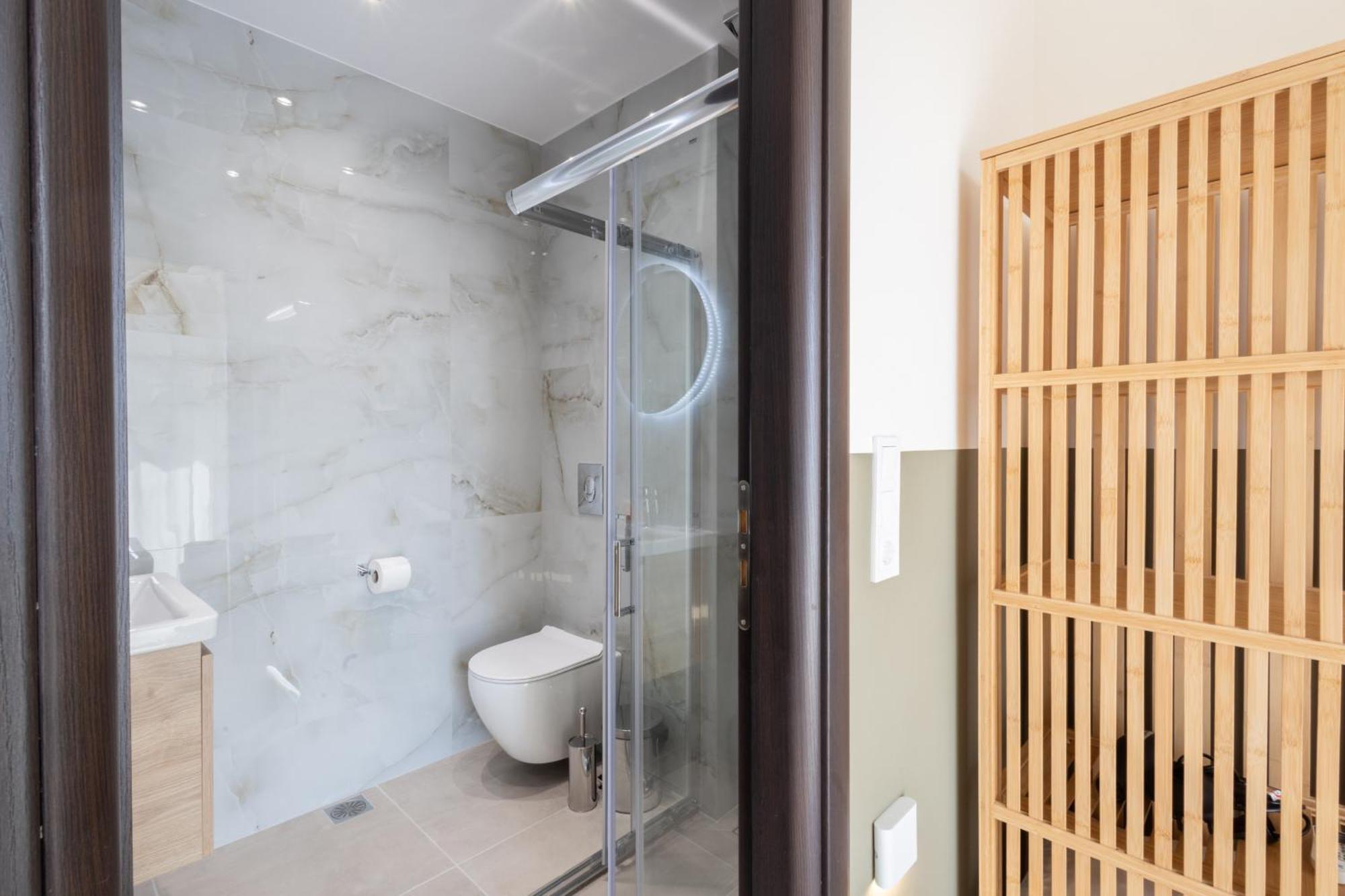 Luxurious 3-Bedroom Seaside Retreat Fully Renovated In 2025 เอเธนส์ ภายนอก รูปภาพ