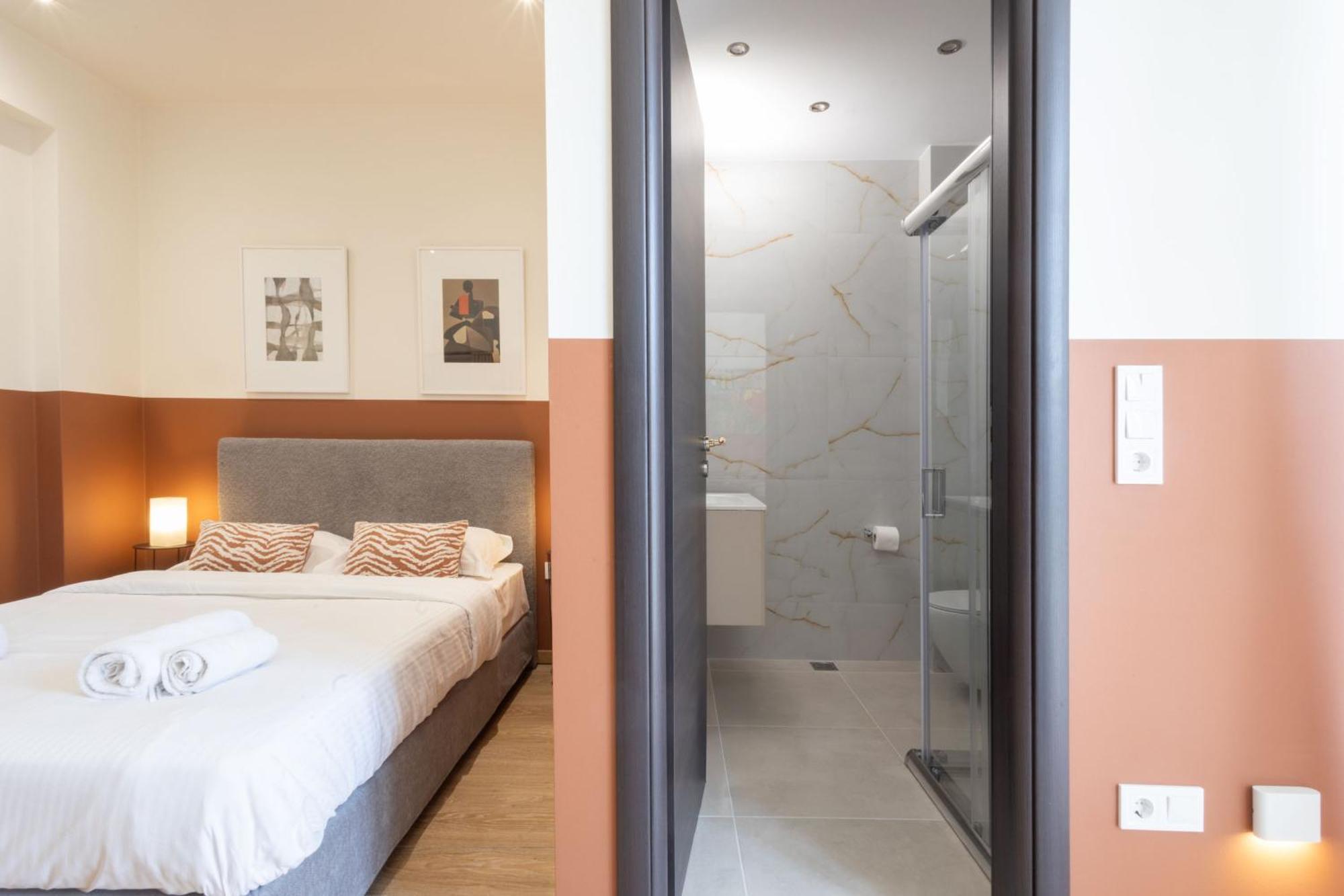 Luxurious 3-Bedroom Seaside Retreat Fully Renovated In 2025 เอเธนส์ ภายนอก รูปภาพ