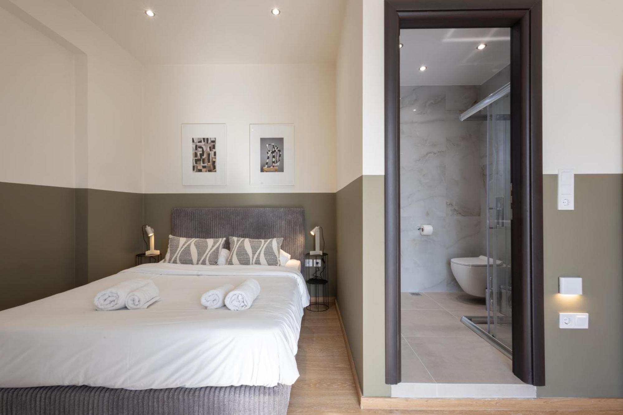 Luxurious 3-Bedroom Seaside Retreat Fully Renovated In 2025 เอเธนส์ ภายนอก รูปภาพ