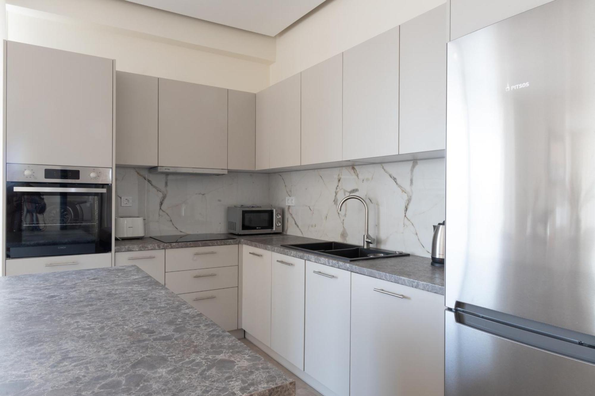 Luxurious 3-Bedroom Seaside Retreat Fully Renovated In 2025 เอเธนส์ ภายนอก รูปภาพ